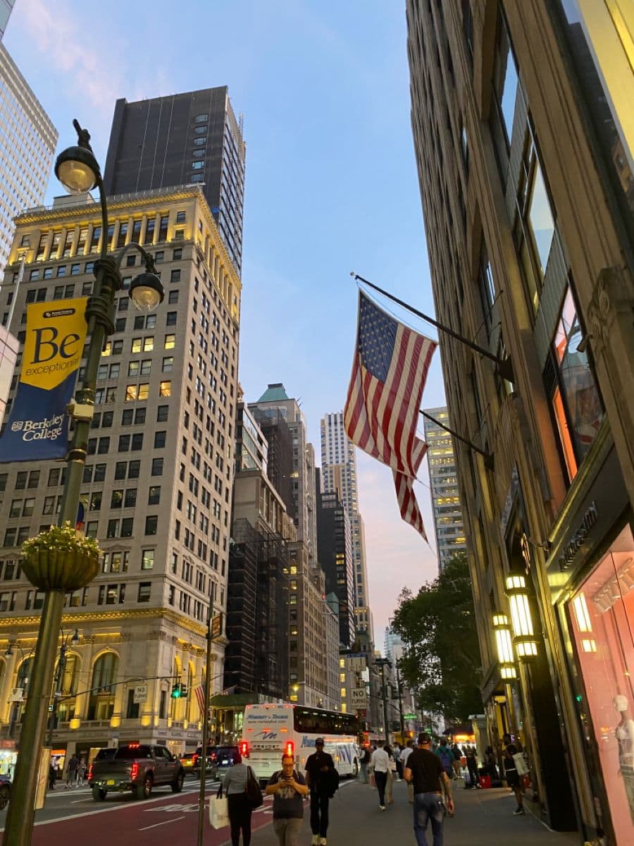 Đường phố New York — môi trường học tập tại Mỹ